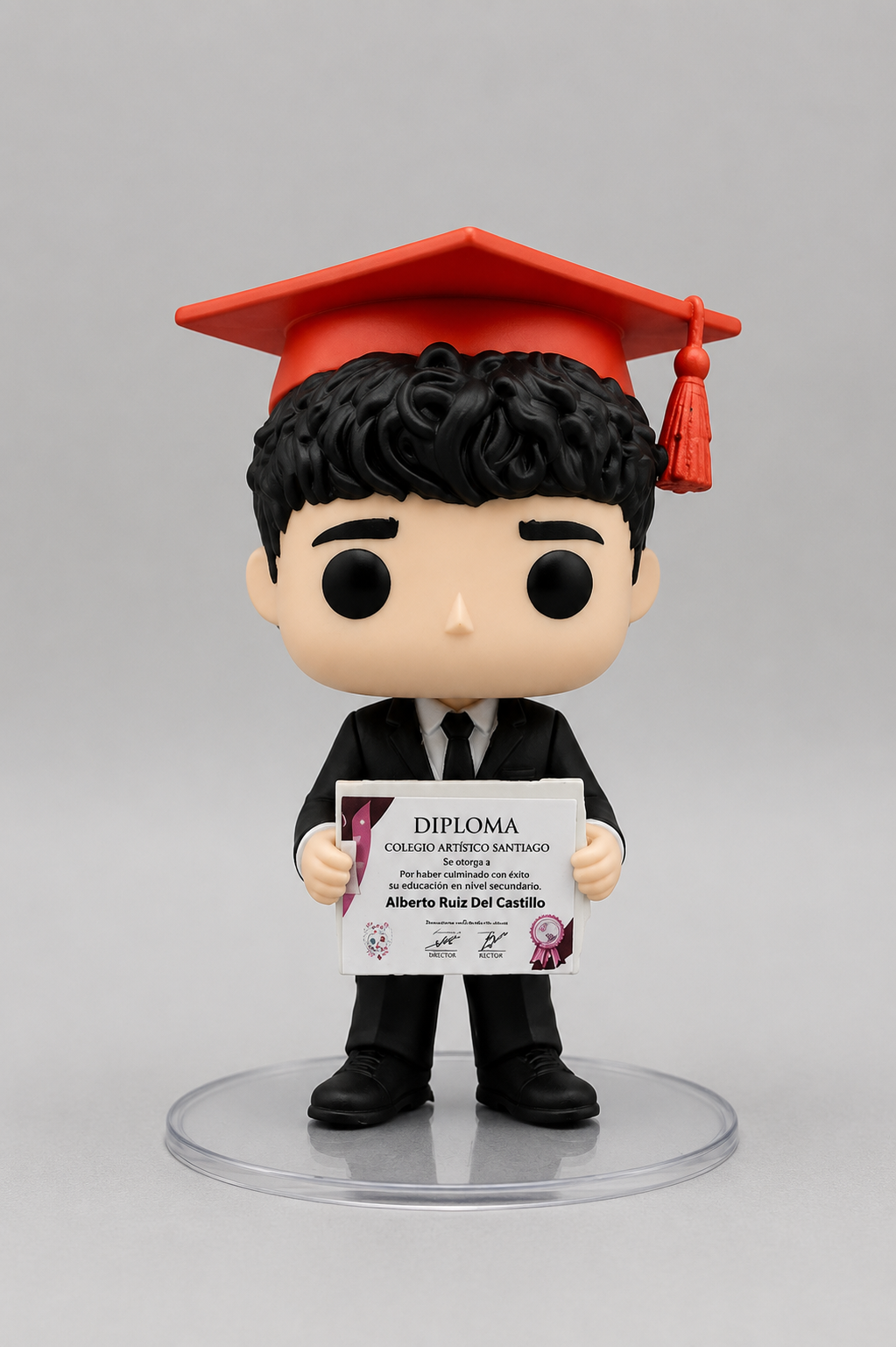 Figura personalizada de graduado con diploma